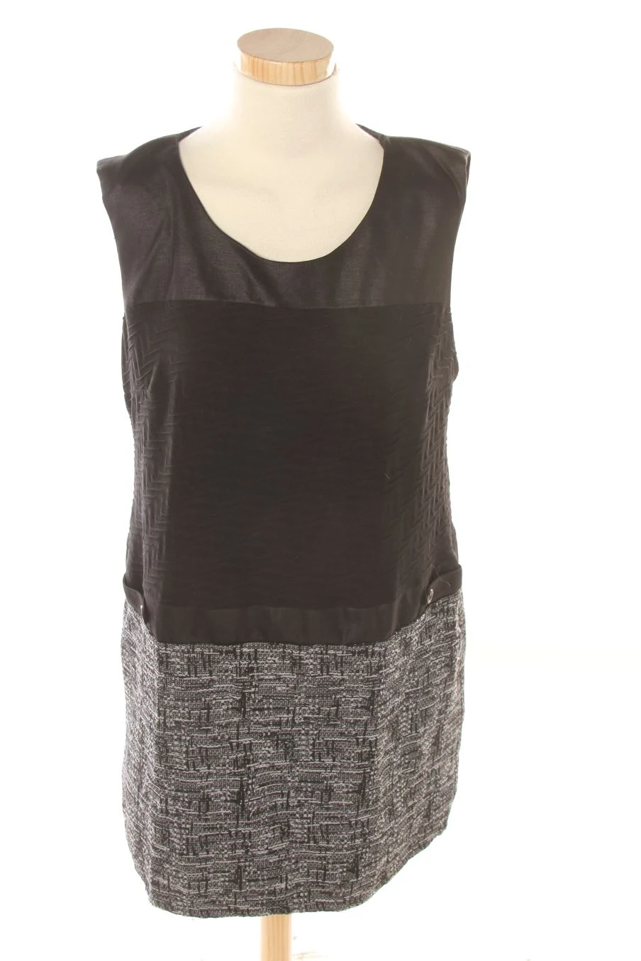 Armand Thiery Taille XL. Robe 1 Armand Thiery Taille XL. Robe